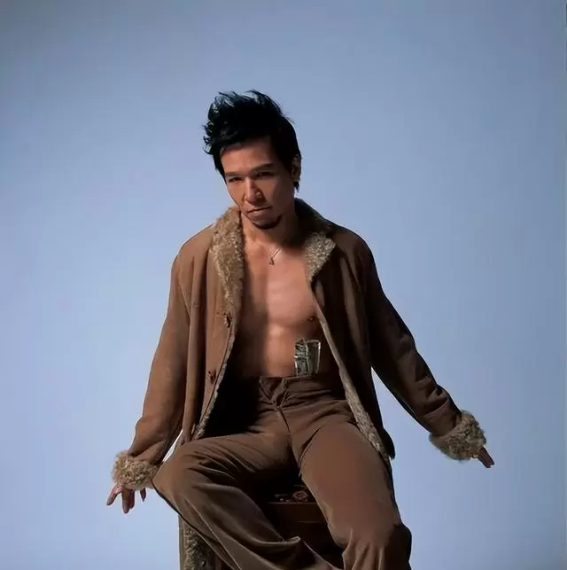 填词人因葵去世，享年60岁，曾创作《红色跑车》《插曲》等经典歌词 细节速览