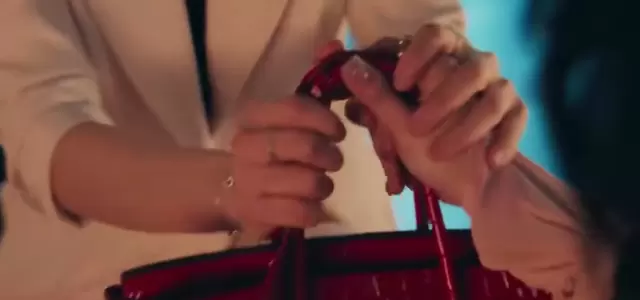 《骗子的顶级艺术》成网播热剧,莎拉角色引发观众对高智商骗局讨论 细节速览 《骗子的顶级艺术》成网播热剧,莎拉角色引发观众对高智商骗局讨论 细节速览