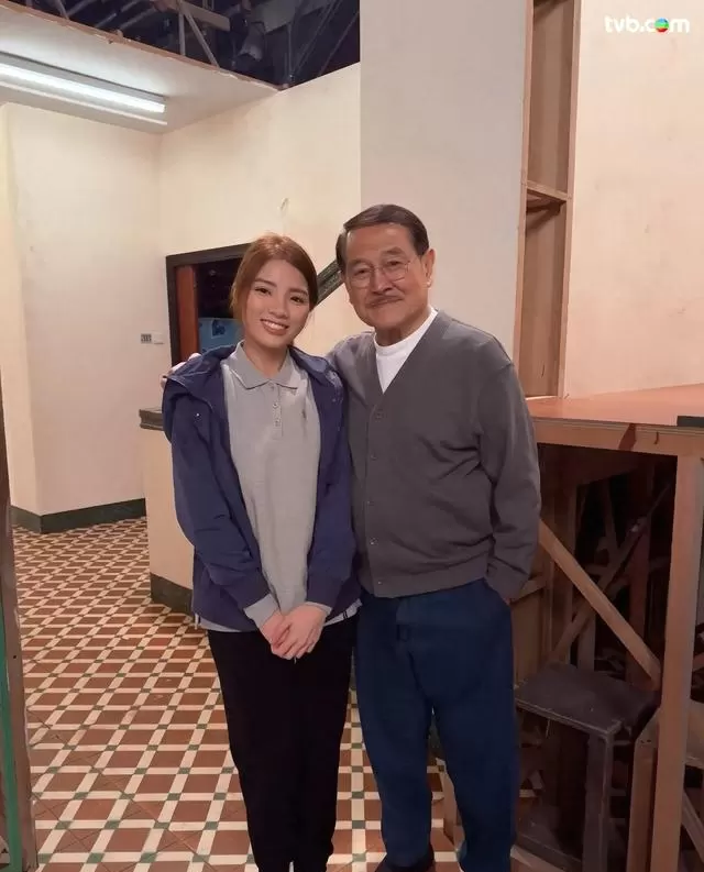 吴文懿加盟《爱·回家之开心速递》饰演工人姐姐 相关图片